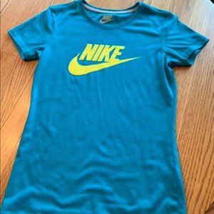 Nike women’s t-shirt